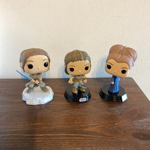 Lot of 3 female Star Wars pop figures Leia and Rey. Funko pops